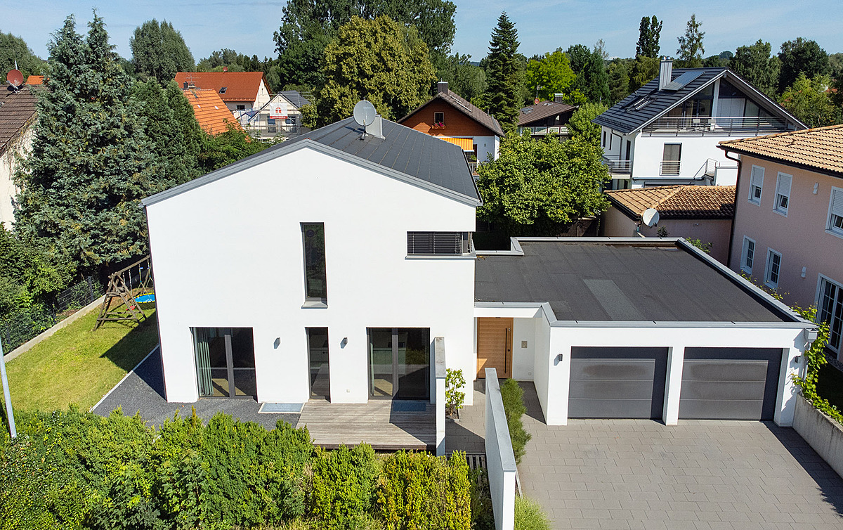 Luxuriöses Einfamilienhaus im Bauhaus-Stil - Ansicht Osten