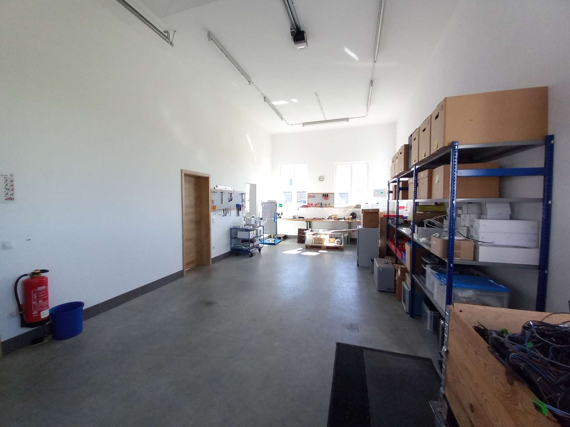 Gewerbeimmobilie mit Wärmepumpe, moderner Ausstattung & flexibler Nutzung - Lagerraum/Garage
