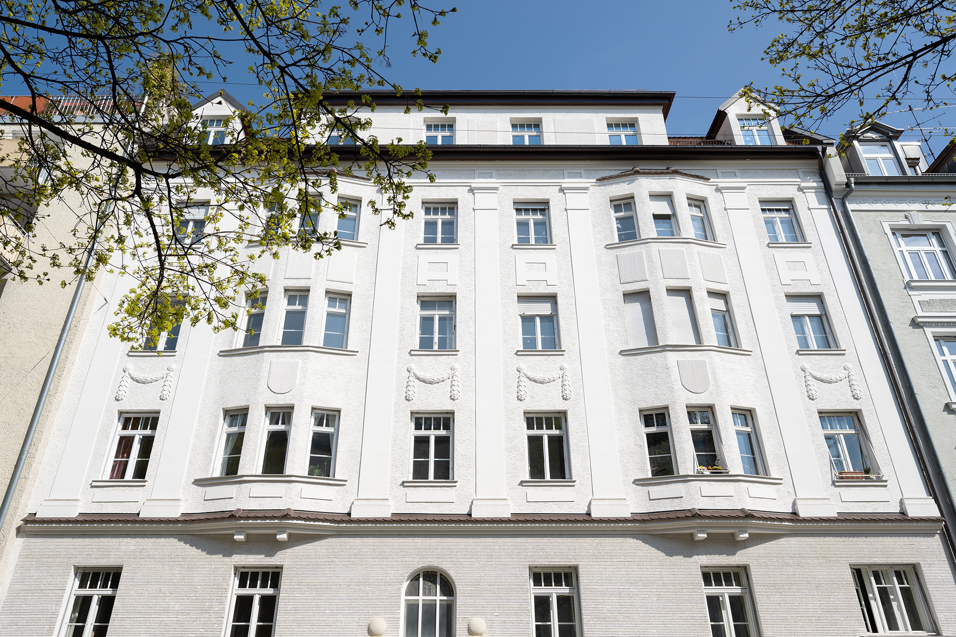 Charmante, denkmalgeschützte 2,5 Zimmer-Wohnung in München-Schwabing - Aussenansicht Haus