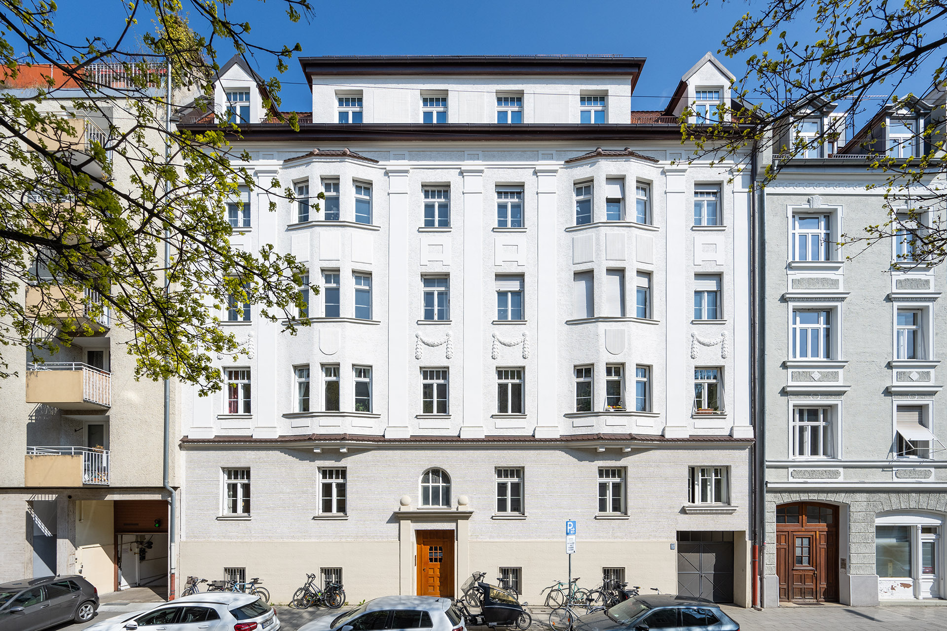 Charmante, denkmalgeschützte 2,5 Zimmer-Wohnung in München-Schwabing - Hausansicht