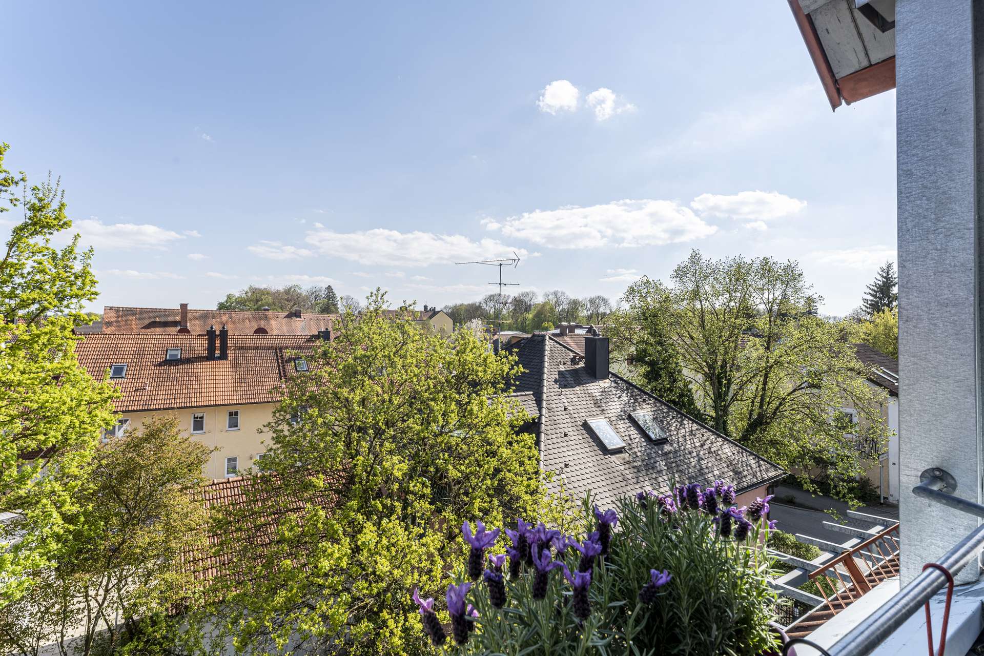 2,5-Zimmer Maisonette-Wohnung im Zentrum auf Erbpacht - Ausblick von der Loggia