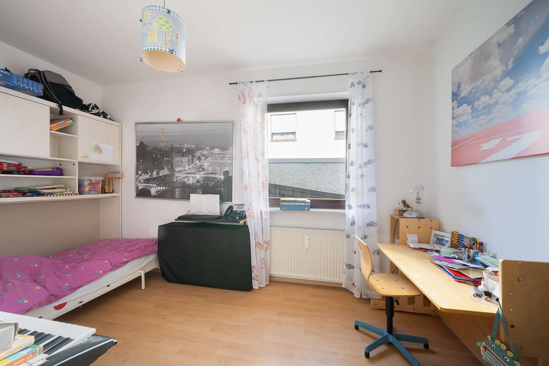 Vermietetes 6-Parteienhaus mit Tiefgarage und projektierter Baulandreserve - Kinderzimmer EG links