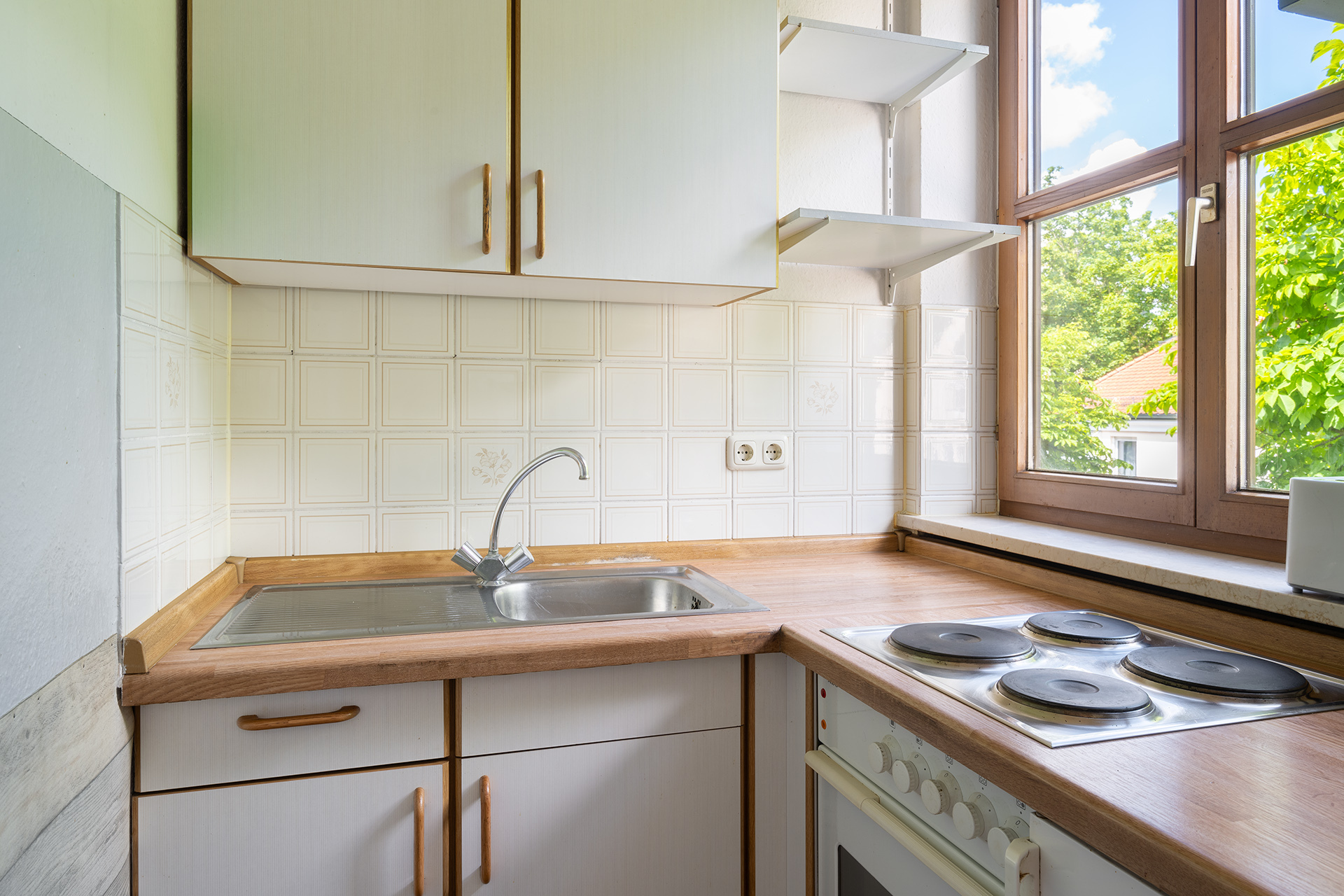 Schön geschnittene 2-Zimmer-Wohnung mit Balkon auf Erbpacht - Einbauküche