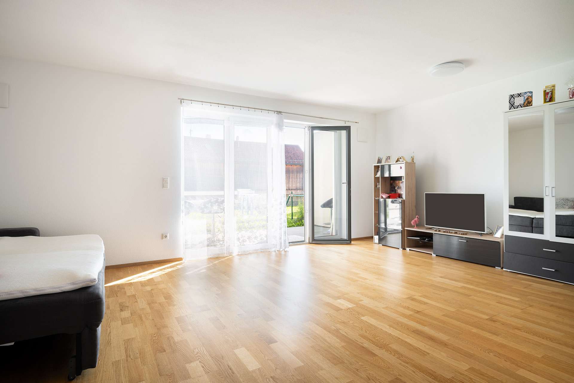 Traumhafte 3-Zimmer-Terrassenwohnung in Isen - Großzügiges Wohnzimmer