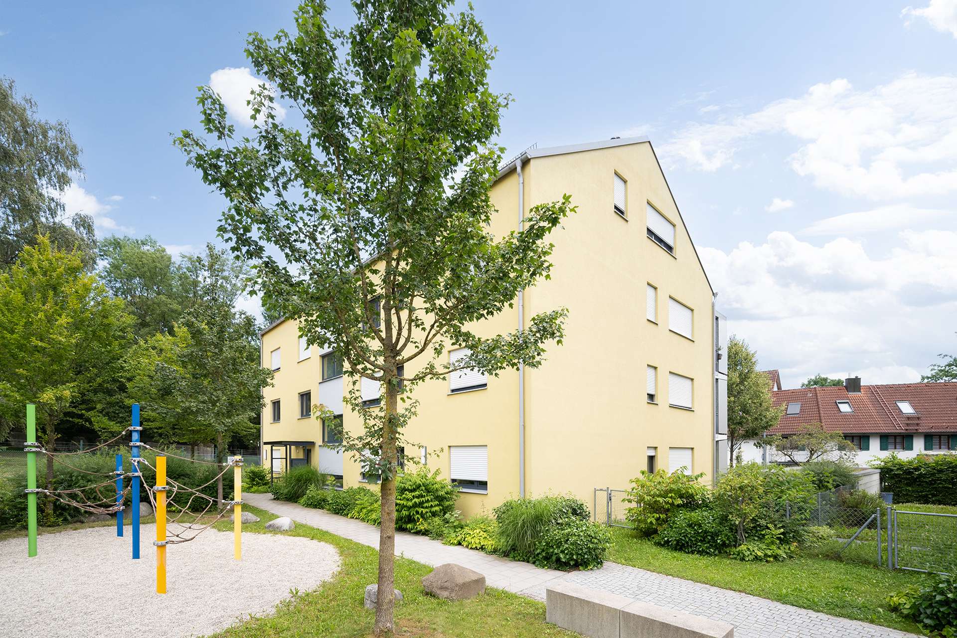 Attraktive, barrierefreie 2-Zimmer-Wohnung mit Balkon für gehobene Wohnwünsche - Hausansicht