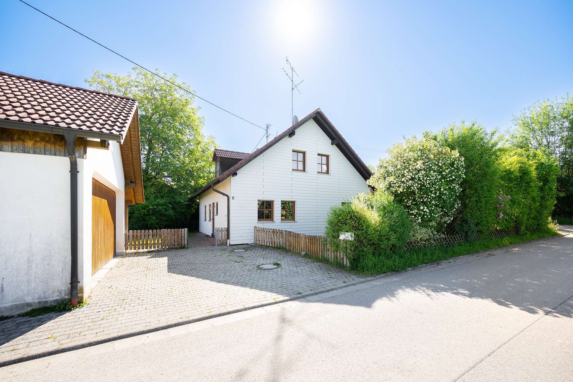 Großzügiges Einfamilienhaus in idylischer Lage - Frontansicht