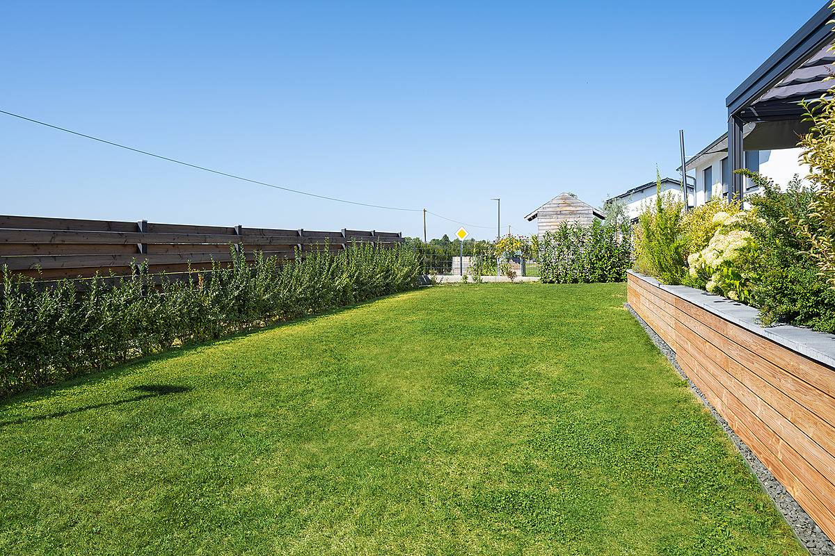 Modernes, top ausgestattetes Einfamilienhaus mit Garten und einmaligen Ausblick - Weitläufiger Garten