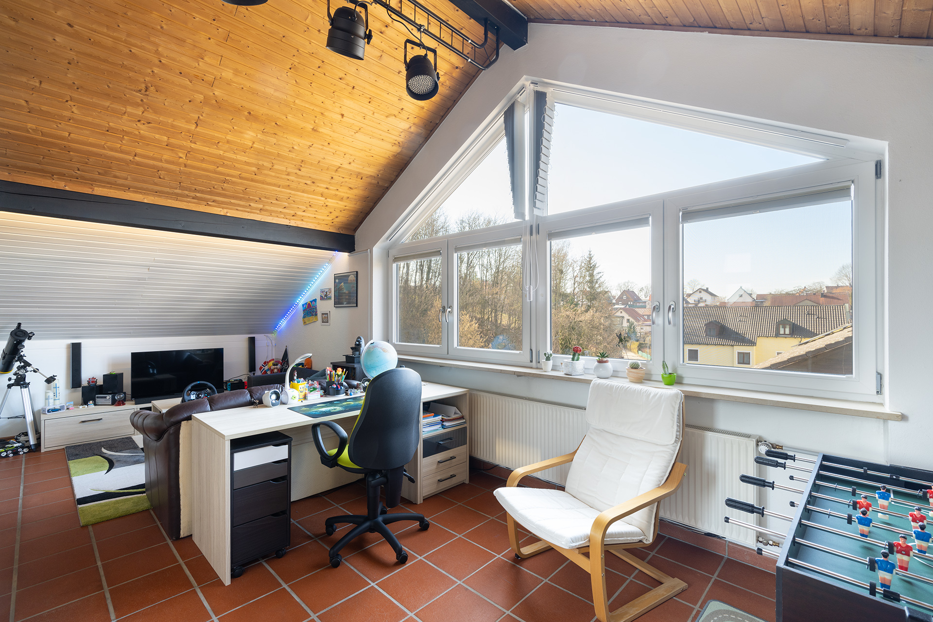 "Verwirklichte Wohnträume" - Attraktive Doppelhaushälfte mit eingewachsenem Garten - Atelierzimmer