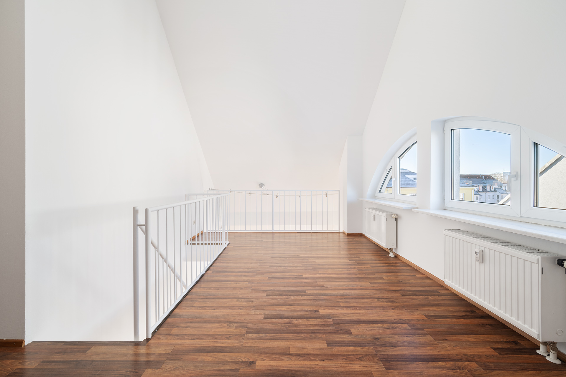 3-Zimmer Galerie-Wohnung mit Dachterrasse am Stadtpark *Fernwärme* - Galerie