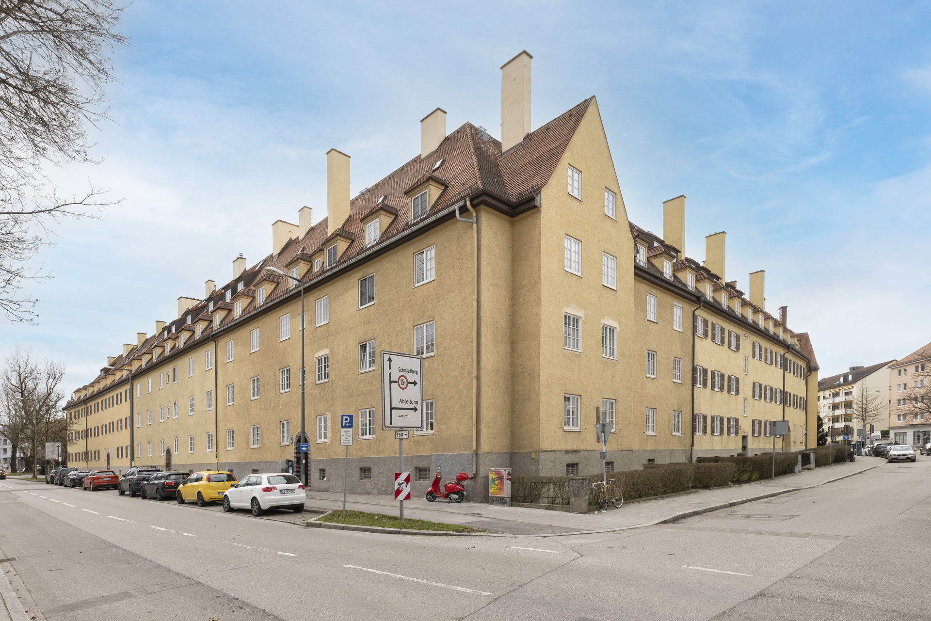 Vermietete 2-Zimmer Wohnung im denkmalgeschützten Ensemble in Thalkirchen - Außenansicht Schäftlarnstraße