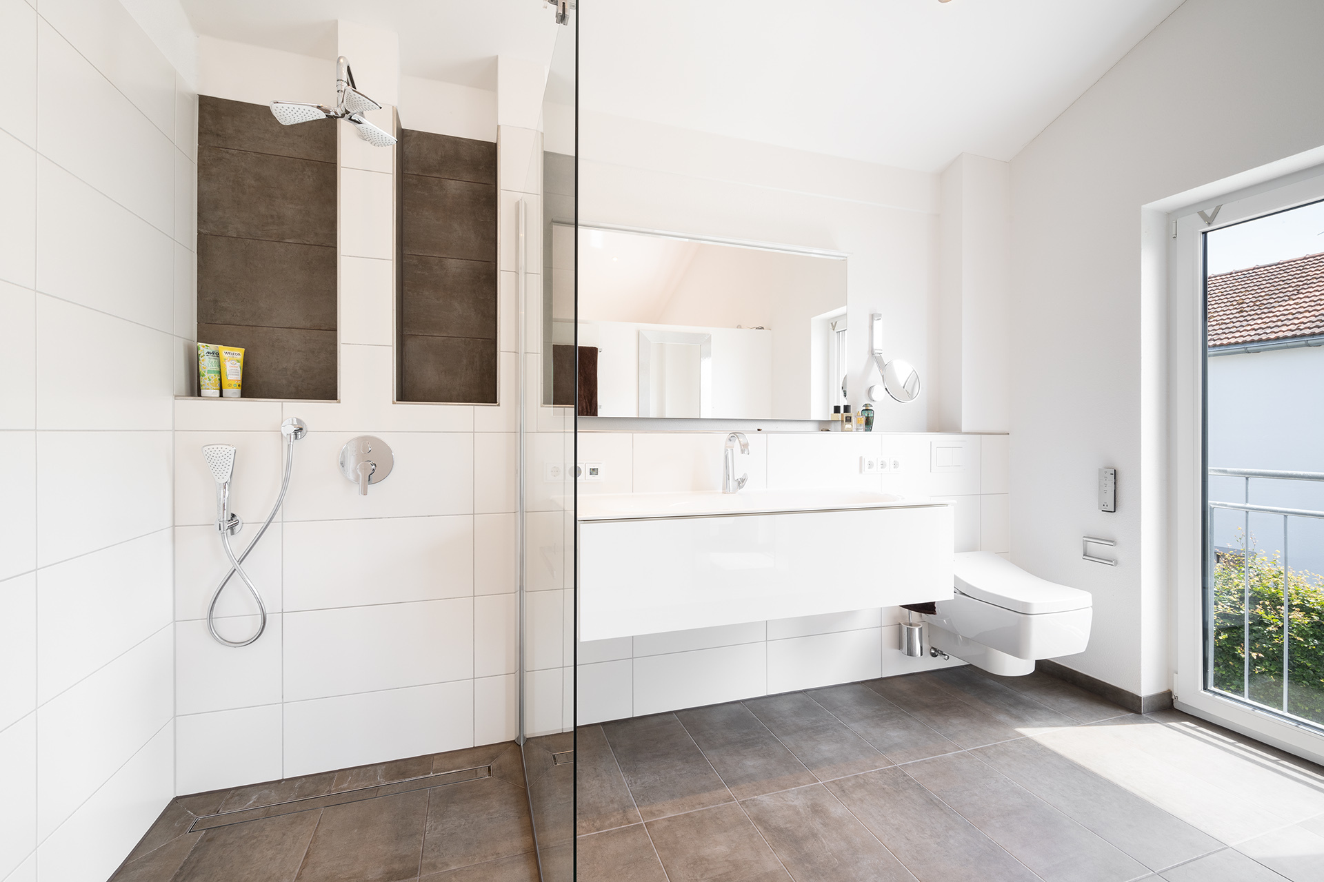 *Preishammer* Neuwertiges Einfamilienhaus in der Ortsmitte von Kirchasch - Walk-In Dusche mit Echtglas Duschabtrennung