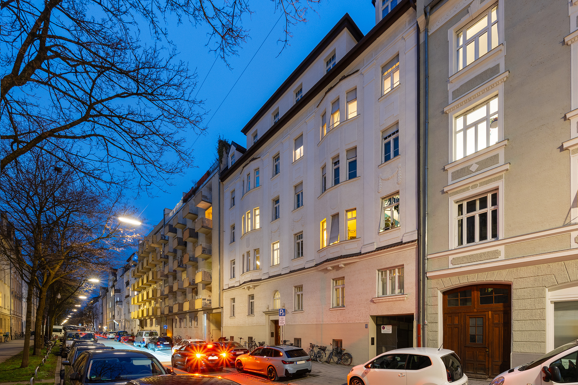 Außergewöhnliche, denkmalgeschützte 3-Zimmer-Stadtwohnung in München-Schwabing - Blick in die Straße