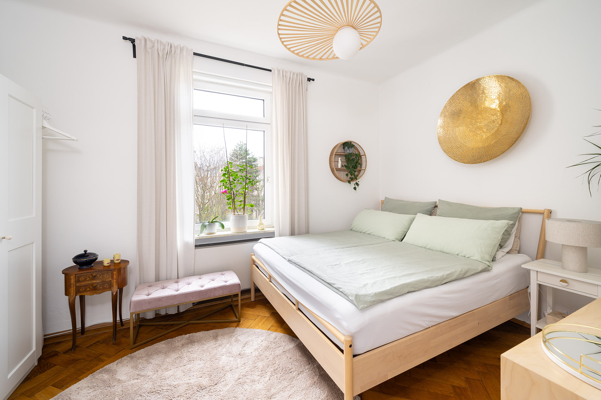 Bezaubernde, denkmalsgeschützte 2-Zimmer-Wohnung in München-Schwabing - Schlafzimmer