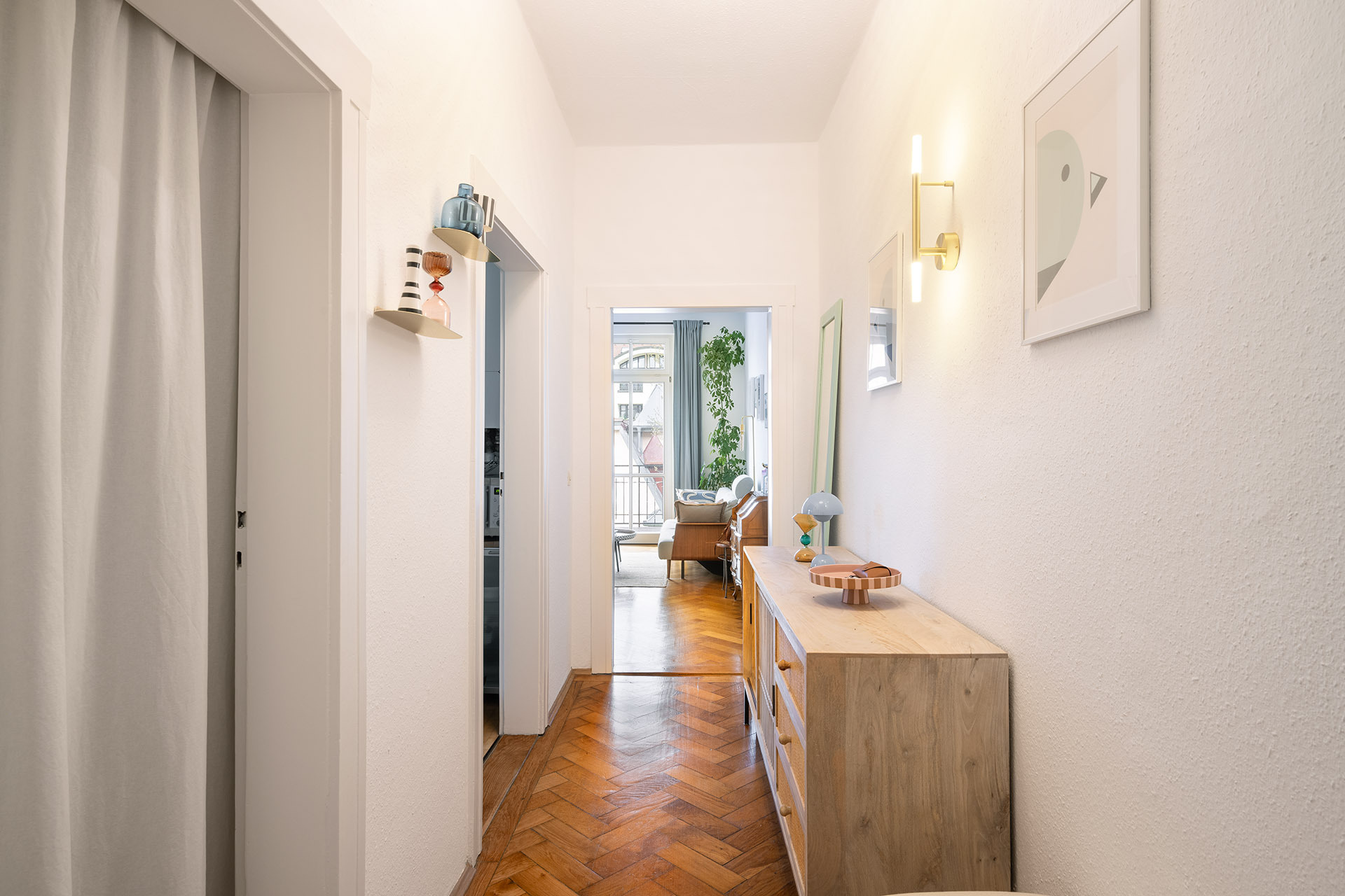 Bezaubernde, denkmalsgeschützte 2-Zimmer-Wohnung in München-Schwabing - Flur